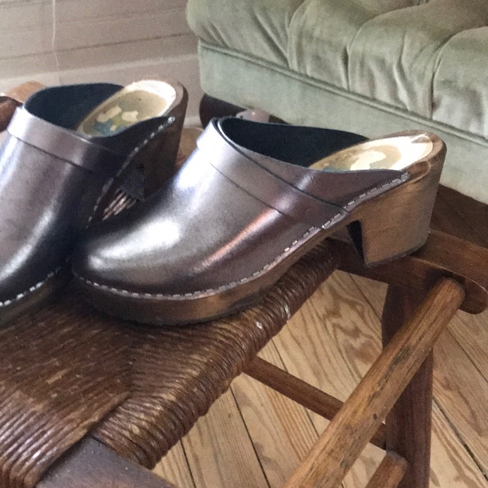 Metallic Swedish clogs